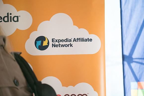 2 - Expedia - WIT Booths - SOMBILON STUDIOS