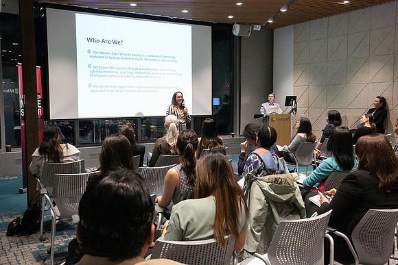 Pitch Night-Batten the Hatches - #VANWIT19-4959