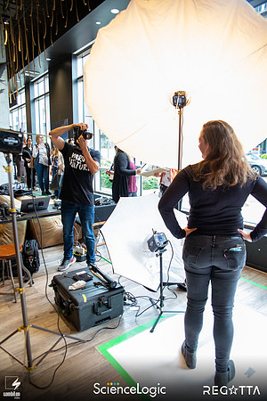 Get Your LI Headshot — Supported by ScienceLogic-4