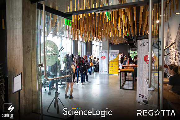 Get Your LI Headshot — Supported by ScienceLogic-2